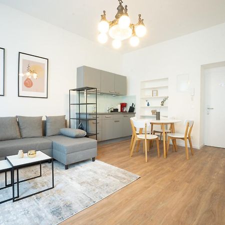 Spacious Apartment With Huge Shared Terrace And Grill Located Between City Centre And Donau River Vídeň Exteriér fotografie