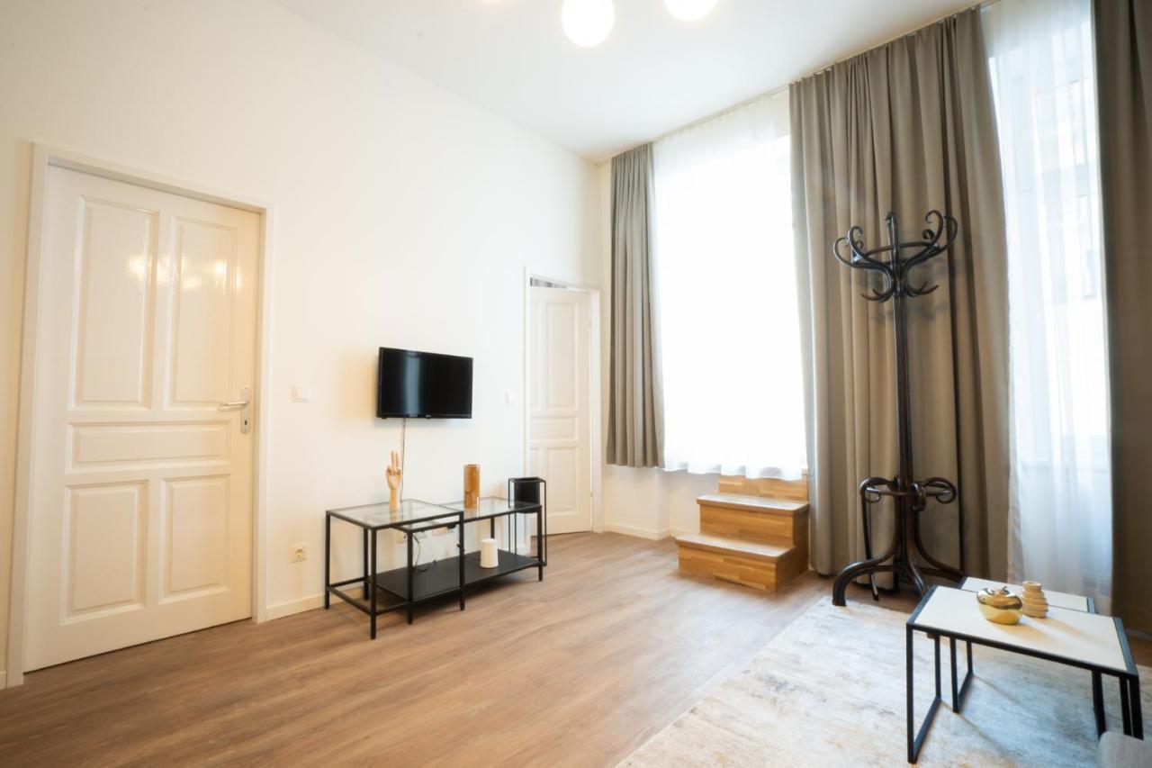 Spacious Apartment With Huge Shared Terrace And Grill Located Between City Centre And Donau River Vídeň Exteriér fotografie