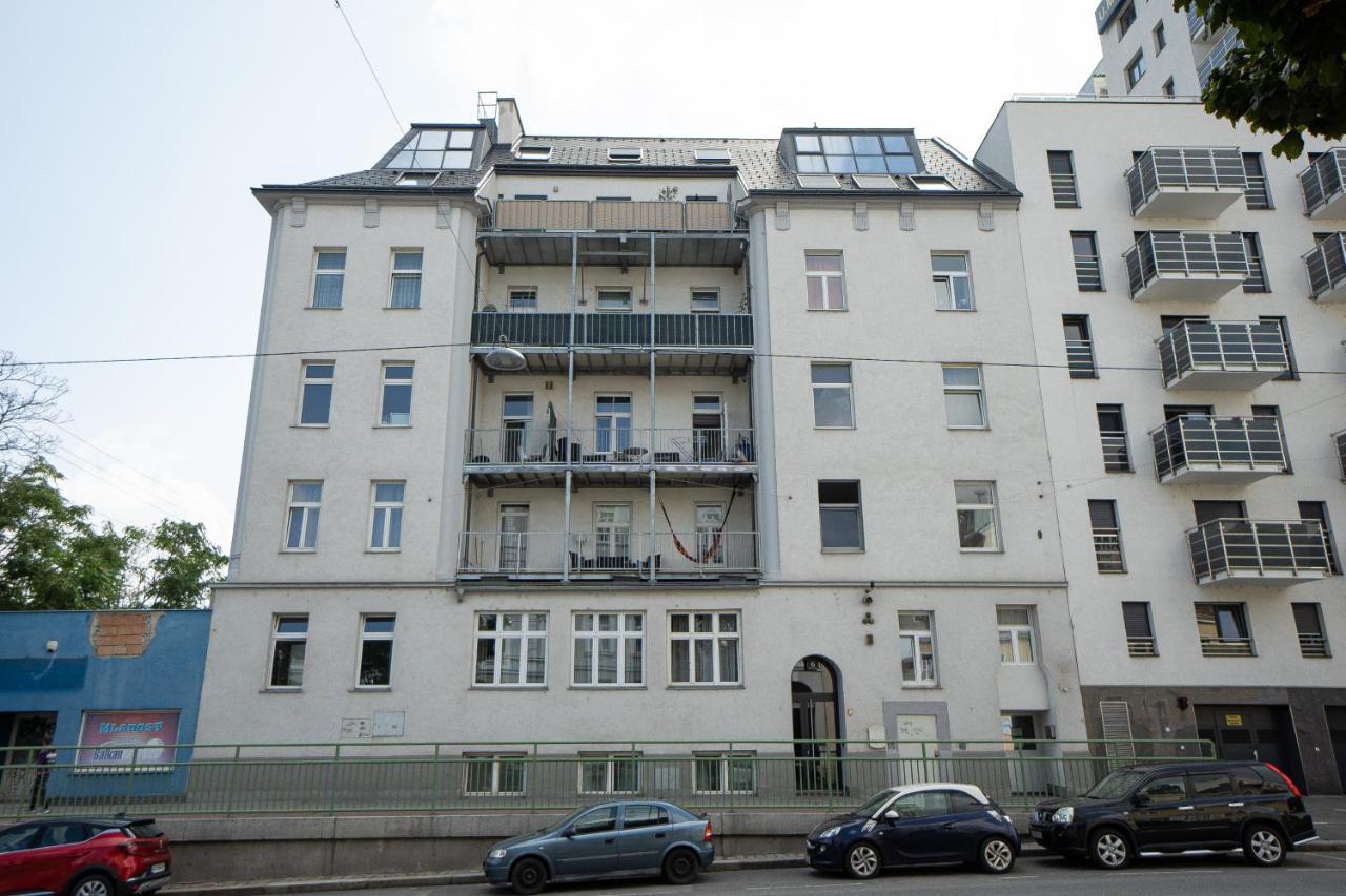 Spacious Apartment With Huge Shared Terrace And Grill Located Between City Centre And Donau River Vídeň Exteriér fotografie