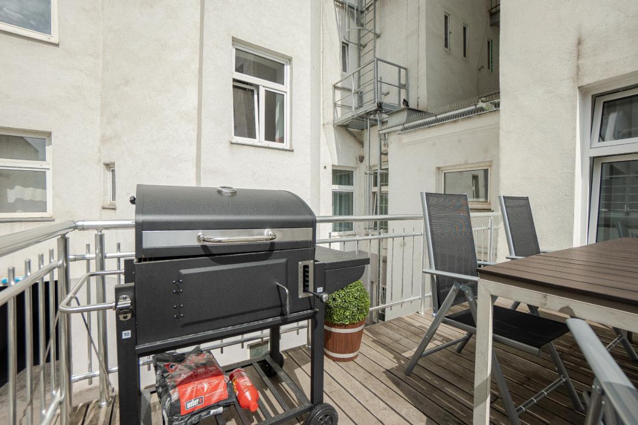 Spacious Apartment With Huge Shared Terrace And Grill Located Between City Centre And Donau River Vídeň Exteriér fotografie